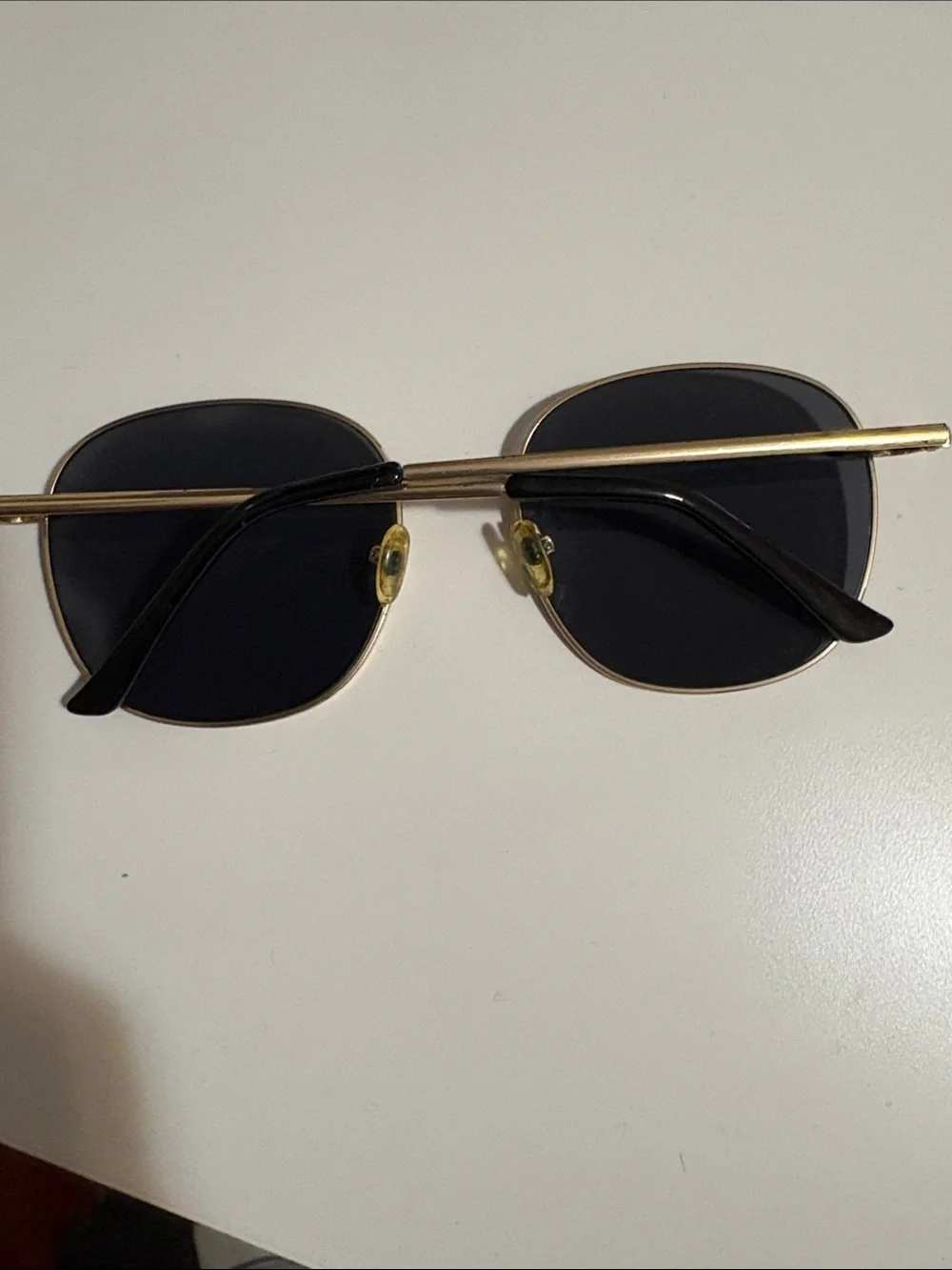 Quay jezebell sunglasses black with gold frame with glasses case